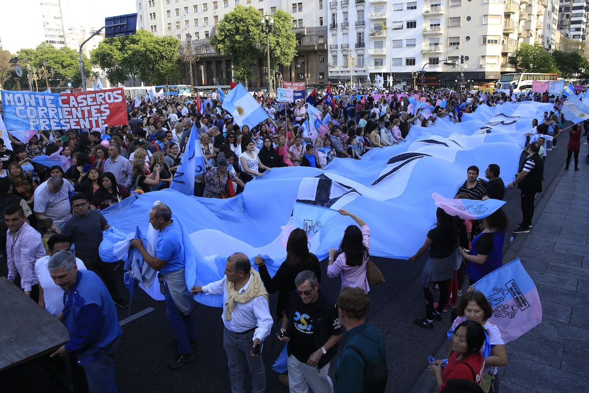 Agrupaciones provida rechazan los alcances de ambas leyes; ayer, seguidores de Biondini adhirieron a los reclamos; se anunció una nueva protesta para el mes próximo