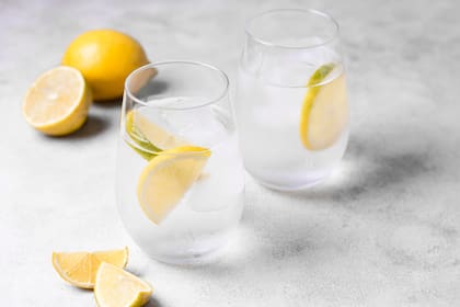 Agua con limón.