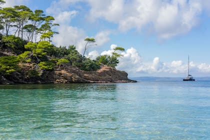 Aguas calmas y transparentes ideales para buceo