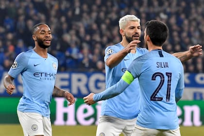 Agüero abrió el camino del triunfo del City.