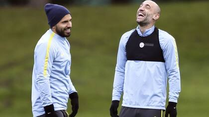 Agüero pone música, y Zabaleta corta el queso y el fiambre