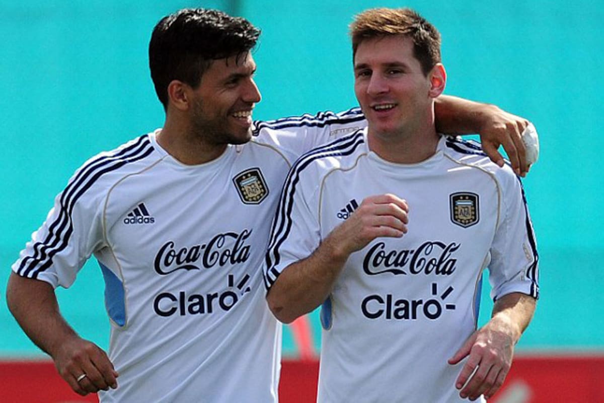 Agüero quiere convencer a Messi de jugar en el City