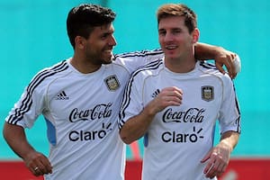Agüero quiere convencer a Messi de jugar en el City
