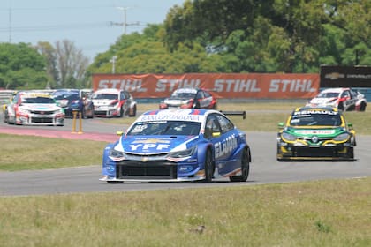 Agustín Canapino largó duodécimo y finalizó segundo; el arrecifeño recortó a 13 puntos la ventaja con el puntero del campeonato Matías Rossi