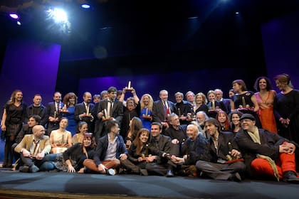 Agustín Alezzo fue el gran ganador de la noche; acá, todos los que fueron reconocidos con una estatuilla