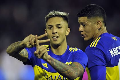 Agustín Almendra celebra con Rojo su gol en Parque Patricios