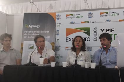 Agustín Barberis (Agrology), Ricardo Bindi (moderador), María Inés Di Nápoli (Puma) y Francisco García Mansilla (Viterra)