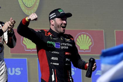 Agustín Canapino lidera el campeonato y es el principal favorito a ser campeón del TC