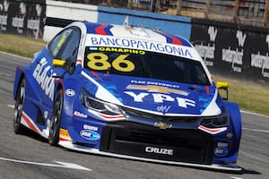 Agustín Canapino marcó la pole y en el autódromo Oscar y Juan Gálvez, de Buenos Aires, intentará sumar su segunda corona en el Súper TC2000