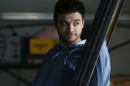 Agustín Casanova se puso en la piel de Dante en Simona y se robó la tira a fuerza de carisma