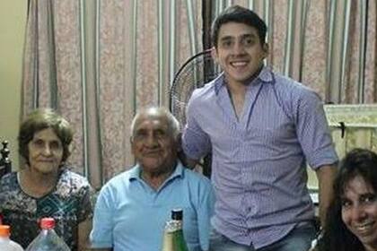 Agustín considera que su abuelo Roberto es su "pilar"
