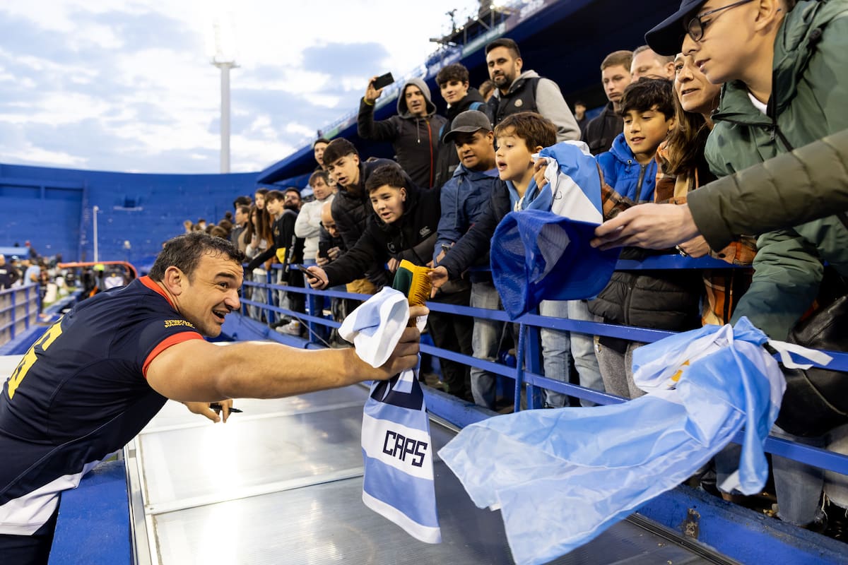 Agustín Creevy es de los jugadores más queridos de los Pumas; tras cumplir su partido 100 en el seleccionado argentino, saludó largamente a los hinchas.