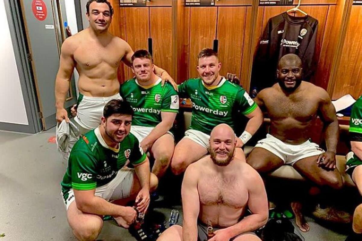 Agustín Creevy y Facundo Gigena junto con sus compañeros de London Irish
