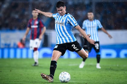 Agustín García Basso, firmeza y seguridad en el fondo del Racing de Gustavo Costas