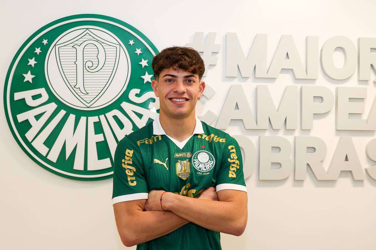 Agustín Giay, ex lateral derecho de San Lorenzo, fue presentado este viernes como refuerzo de Palmeiras, de Brasil, donde firmó un contrato hasta 2029