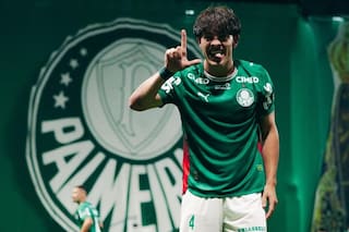 Le pidió el poncho a la 'Sole', lo quieren gigantes de Europa y puede ser el 4 argentino del Mundial 2030