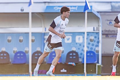 Agustín Giay no fue convocado al Mundial 2026, pero sería titular en el amistoso ante Honduras