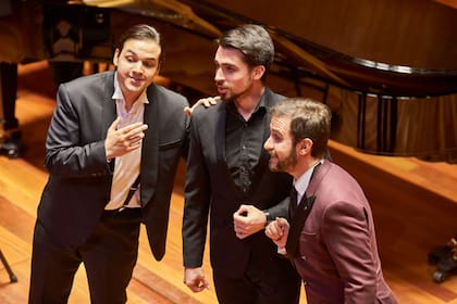 Agustín Gómez junto a dos compañeros de la Escuela Superior de Música de la Reina Sofía