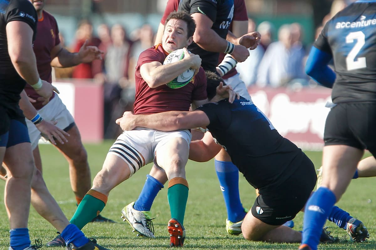 Agustín Gosio se desploma por un tackle; de hacha y tiza fue el enfrentamiento en Benavídez entre el puntero del Top 13 y el subcampeón.