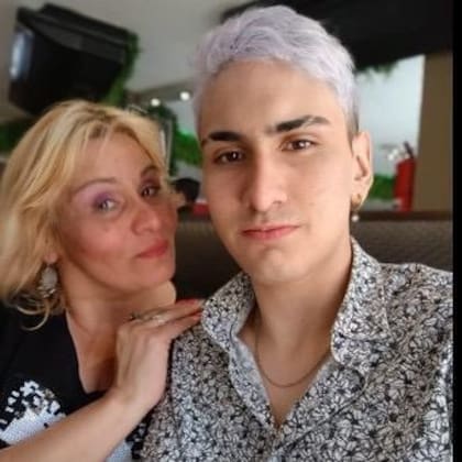Agustín junto a su madre María Imbrogiano