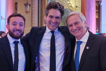 Agustín Laje, Santiago Muzio y el presidente chileno José Antonio Kast