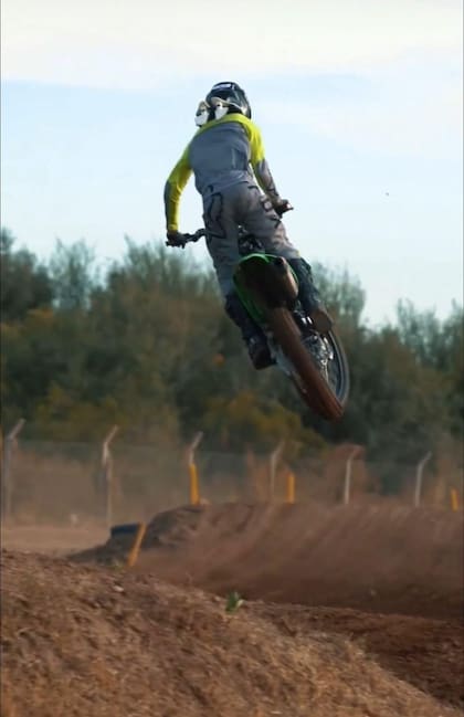 Agustín Magnasco lleva dos años practicando motocross