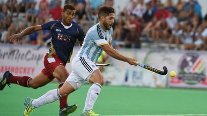 Agustín Mazzilli encabeza uno de los tantos ataques argentinos ante Estados Unidos