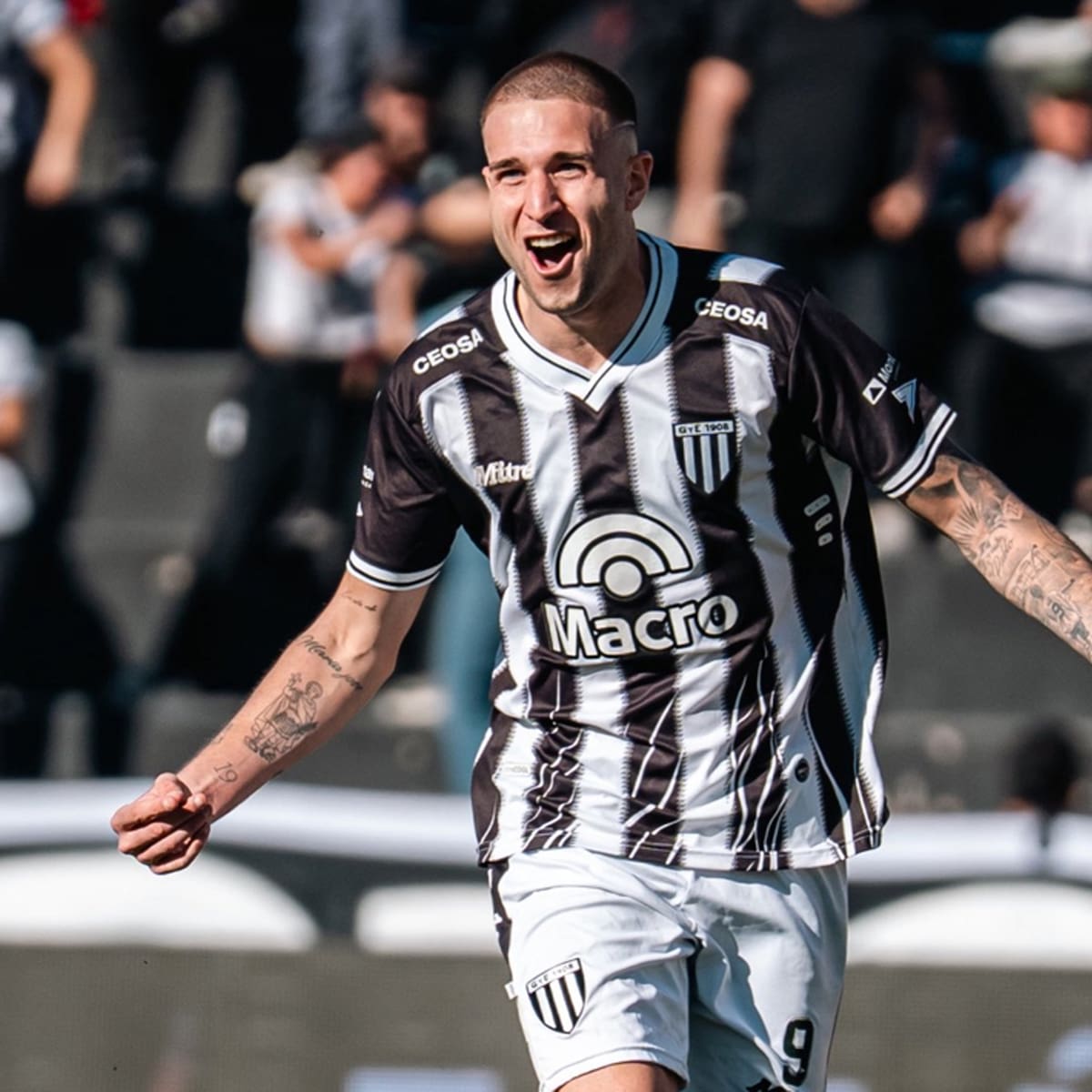 La historia de Agustín Módica, el italiano que se salvó de una tragedia y es el sorpresivo goleador del Clausura - LA NACION