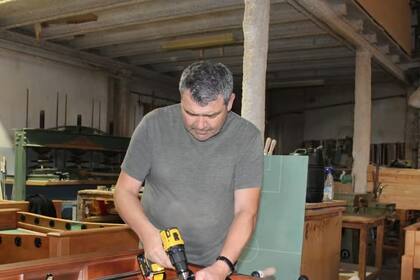 Agustín Navarro, fabricante de metegoles de Valencia, que tuvo a Messi como cliente, cerrará el negocio por la DANA