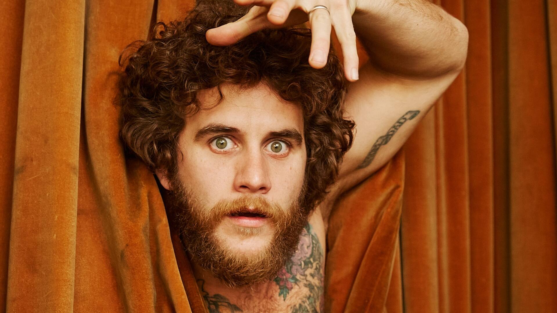 Agustín Pardella, el actor que, tras su éxito en La sociedad de la nieve, finalmente llega a las tablas del teatro que marcó su infancia