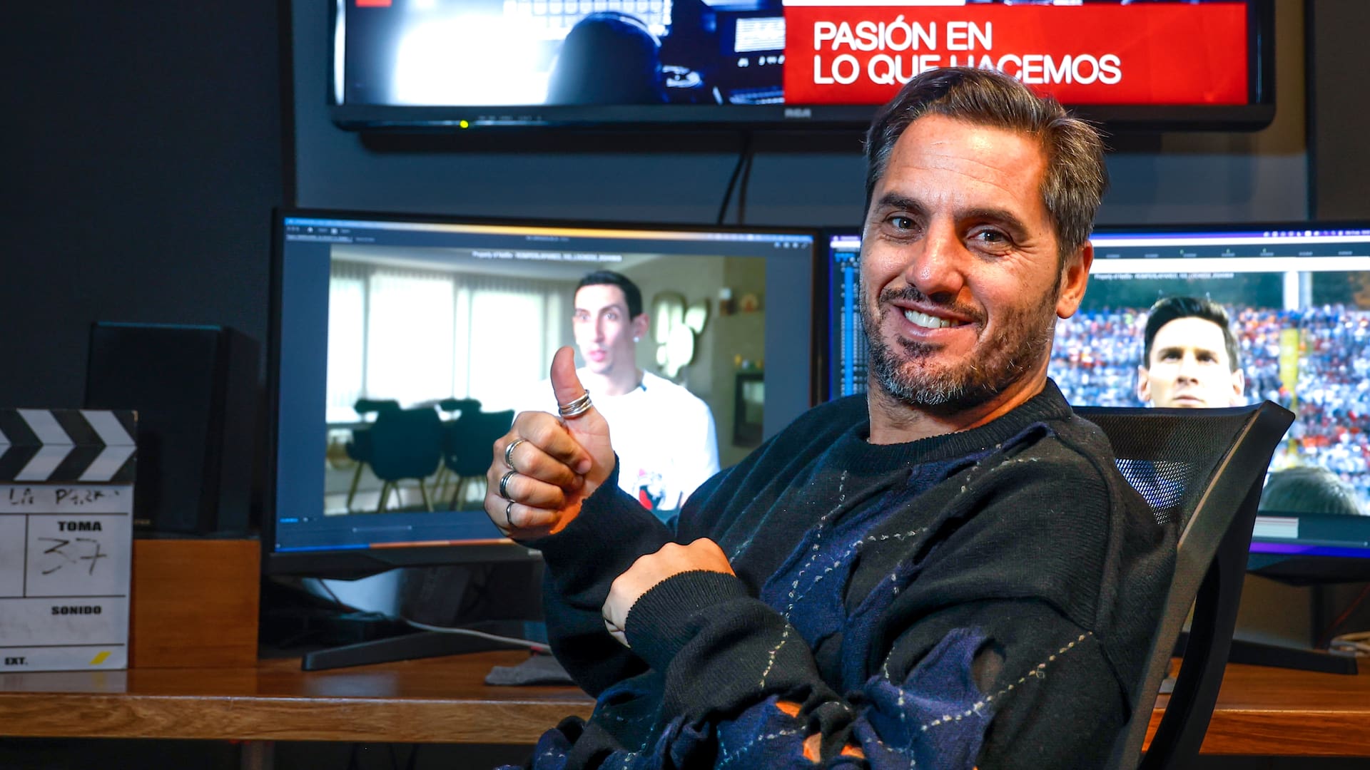 Agustìn Pichot en una isla de edición de su empresa, Pichot Entertainment Group Sociedad Anónima