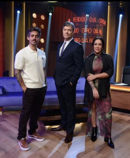 Agustín “Rada” Aristarán junto a Mario Pergolini y Evelyn Botto en Otro día perdido
