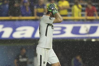 Agustín Rossi, apuntado por su flojo rendimiento en Boca