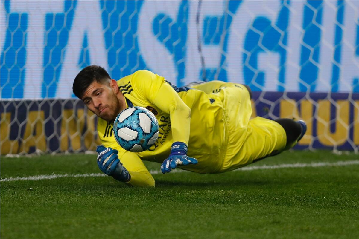 Agustín Rossi atraviesa un buen momento en Boca, luego de la partida de Andrada; ahora, a la selección (Agustin Marcarian/Pool via AP)
