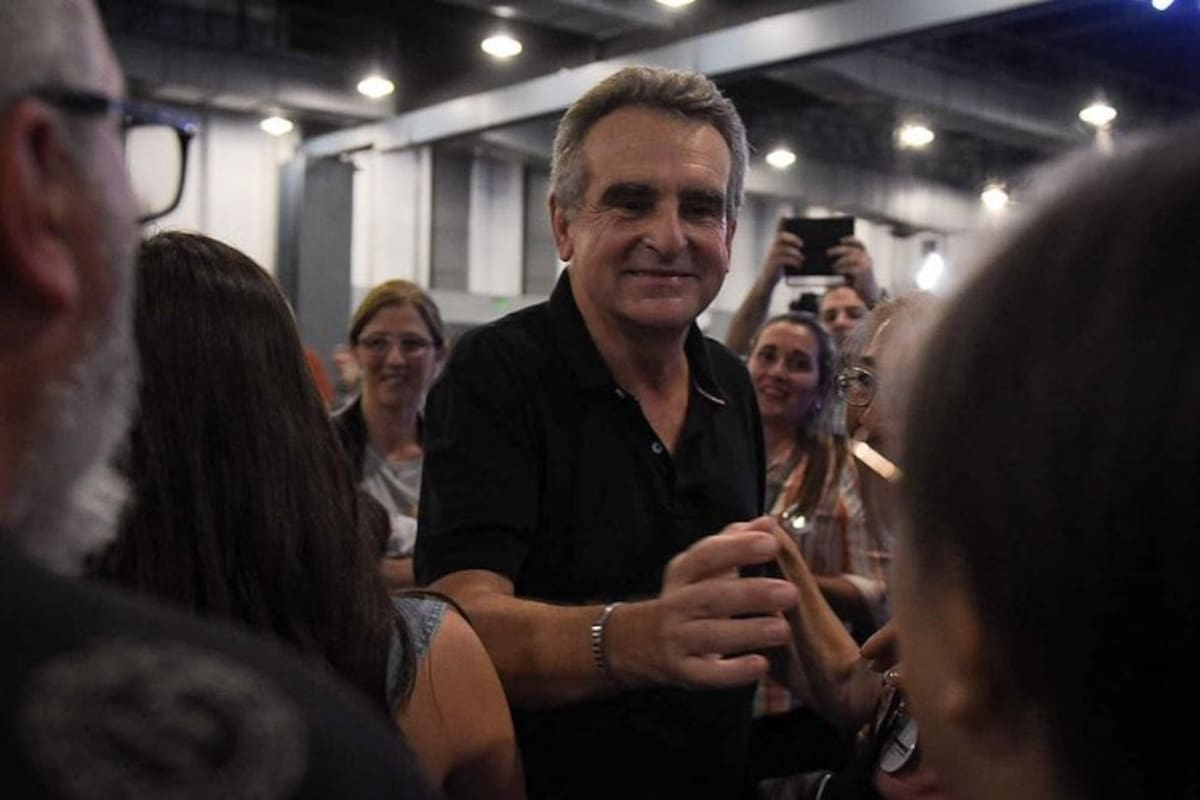 Agustín Rossi fue cuestionado por haber denunciado a medios y periodistas