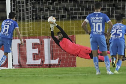 Agustín Rossi fue de los mejores de Lanús en Quito; de no ser por el arquero, el conjunto granate no seguiría camino por la Sudamericana.
