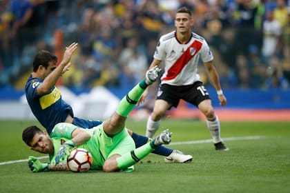 Agustín Rossi jugó su mejor partido en Boca: fue la figura del superclásico.