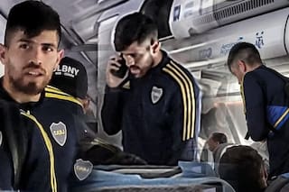Rossi se bajó del avión en Madrid, no vuelve a Boca y firmó un sorpresivo contrato por 6 meses