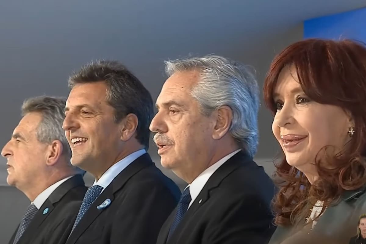 Agustín Rossi, Sergio Massa, Alberto Fernández y Cristina Kirchner, en la inauguración del gasoducto Néstor Kirchner