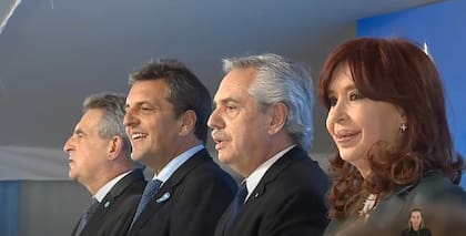 Agustín Rossi, Sergio Massa, Alberto Fernández y Cristina Kirchner, en la inauguración del gasoducto Néstor Kirchner