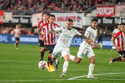 Agustín Urzi y un remate desviado para Banfield en el empate sin goles ante Estudiantes