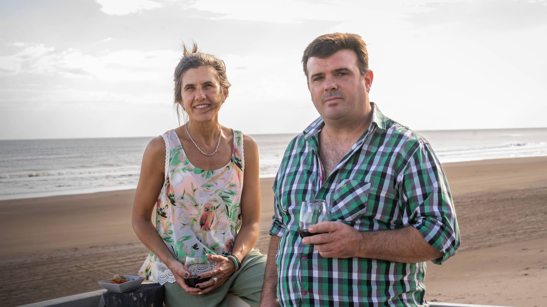 Agustín y Cata manejan Posta del Faro.
