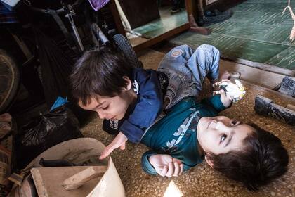 Agustin y Gael hermanos siameses de cuatro años