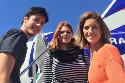 Agustín y Luna, los hijos de Débora Pérez Volpin, sed hicieron un tatuaje en honor a su mamá