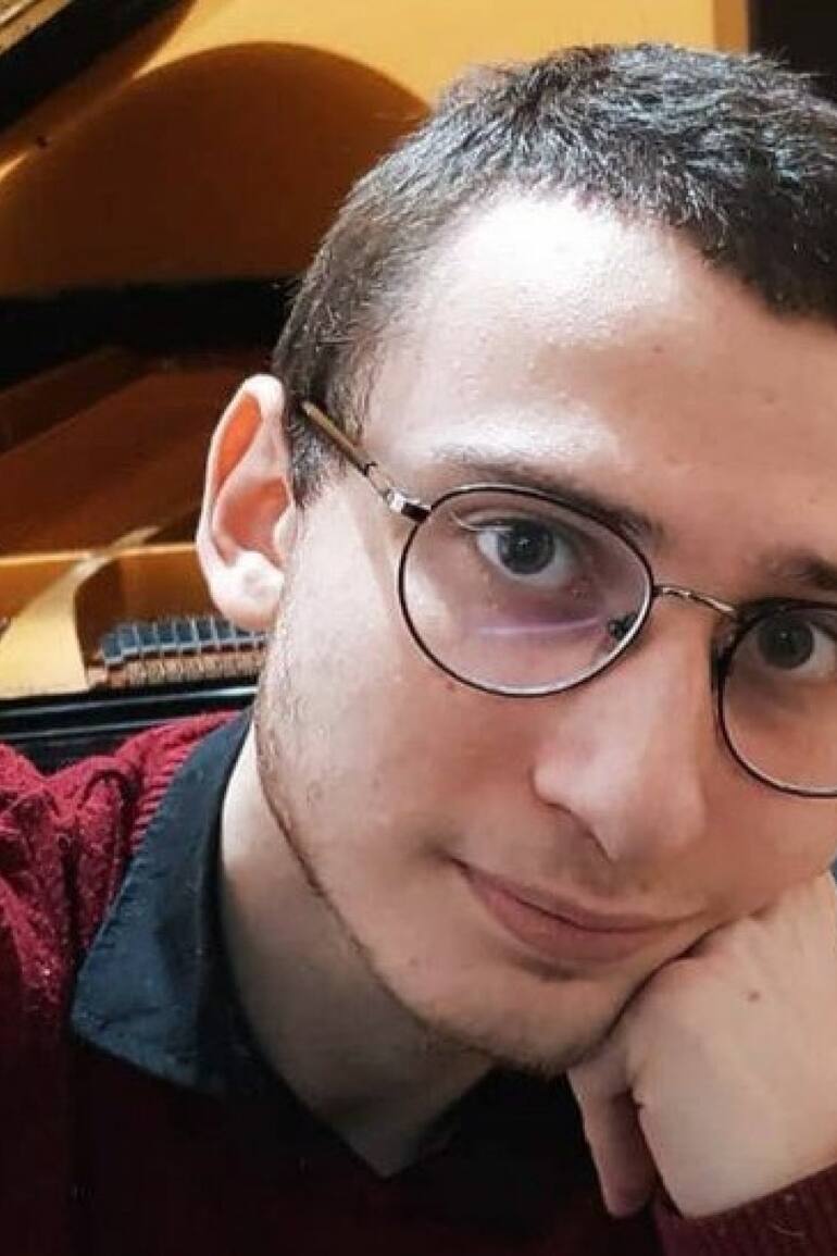 Agustín y su pasión por el piano