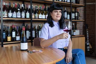 Elegida dos veces como la mejor sommelier de Argentina, Agustina de Alba fundó su emprendimiento, Hola Vino