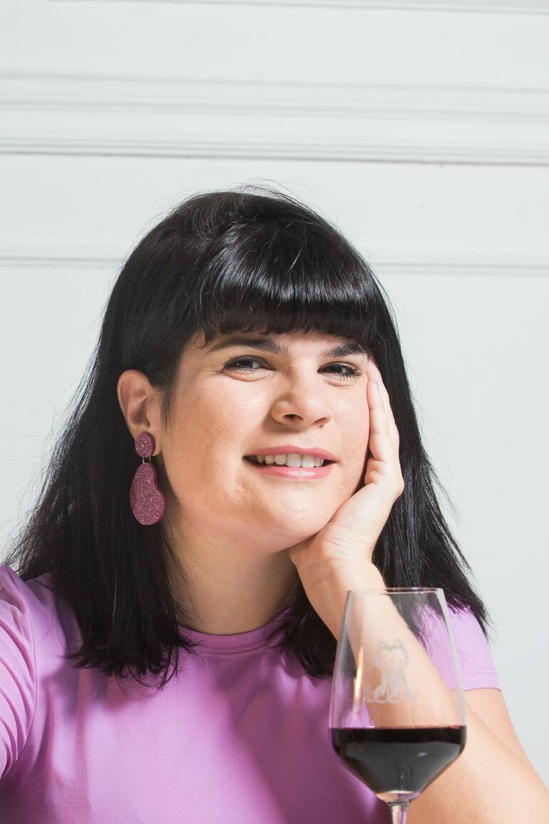 Agustina de Alba publicó Hola Vino