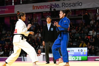Agustina De Lucía se colgó la medalla plateada en un estadio que queda a muy pocos metros de su casa y lo celebró en familia