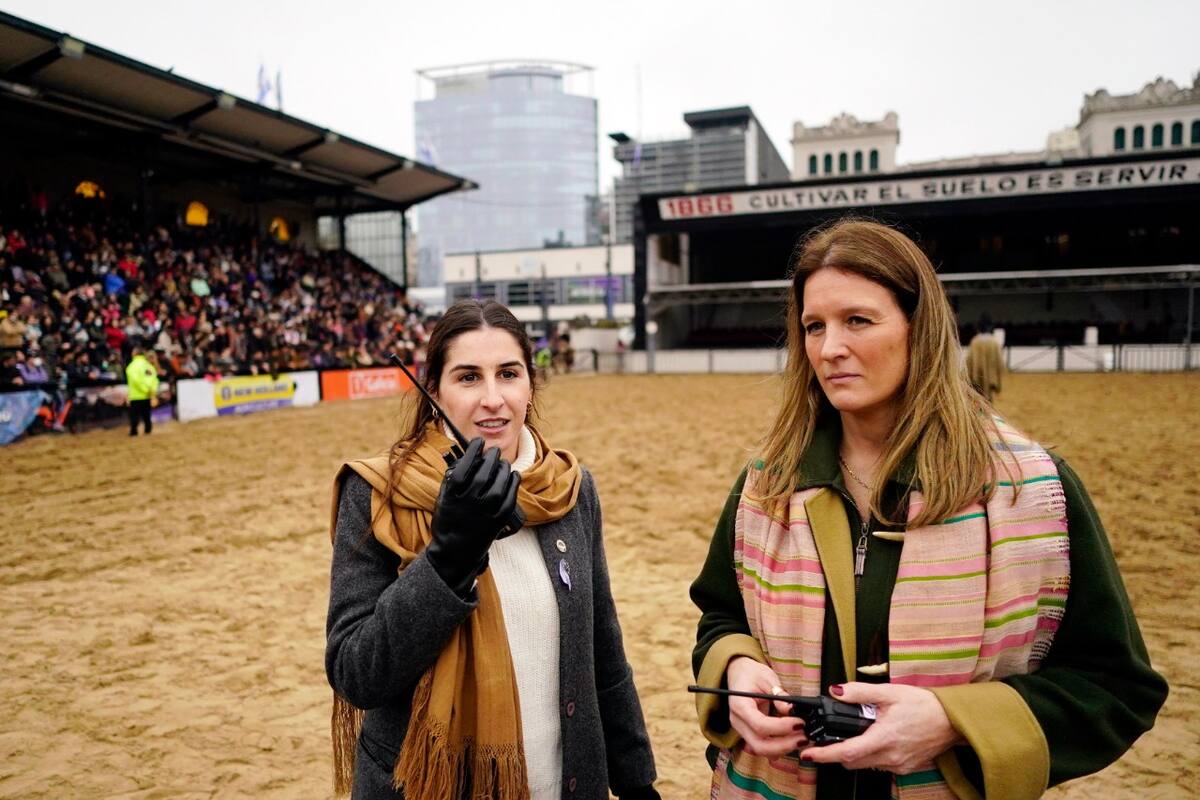 Agustina Díaz Valdez y Cecilia Fernández Gotti en la Pista Central, por primera vez parte del Comisariato de Palermo