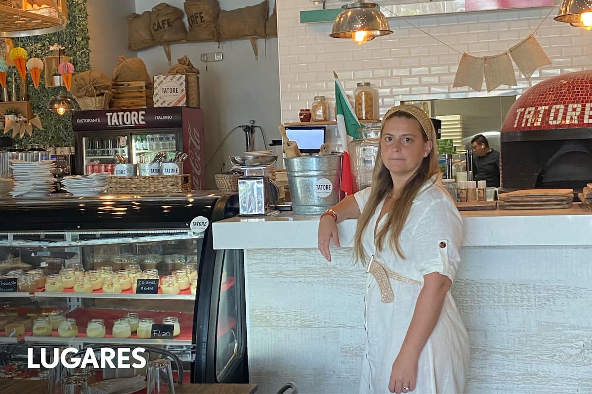 Agustina, en su local de Miami.